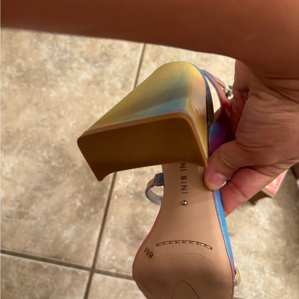 Gianni Bini Holographic chunky heels size 8 - Picture 4 of 7